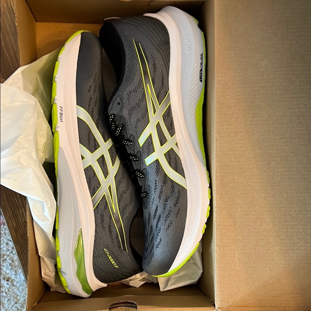 Asics GT 2000 11. Size 11.5 Brand new in box